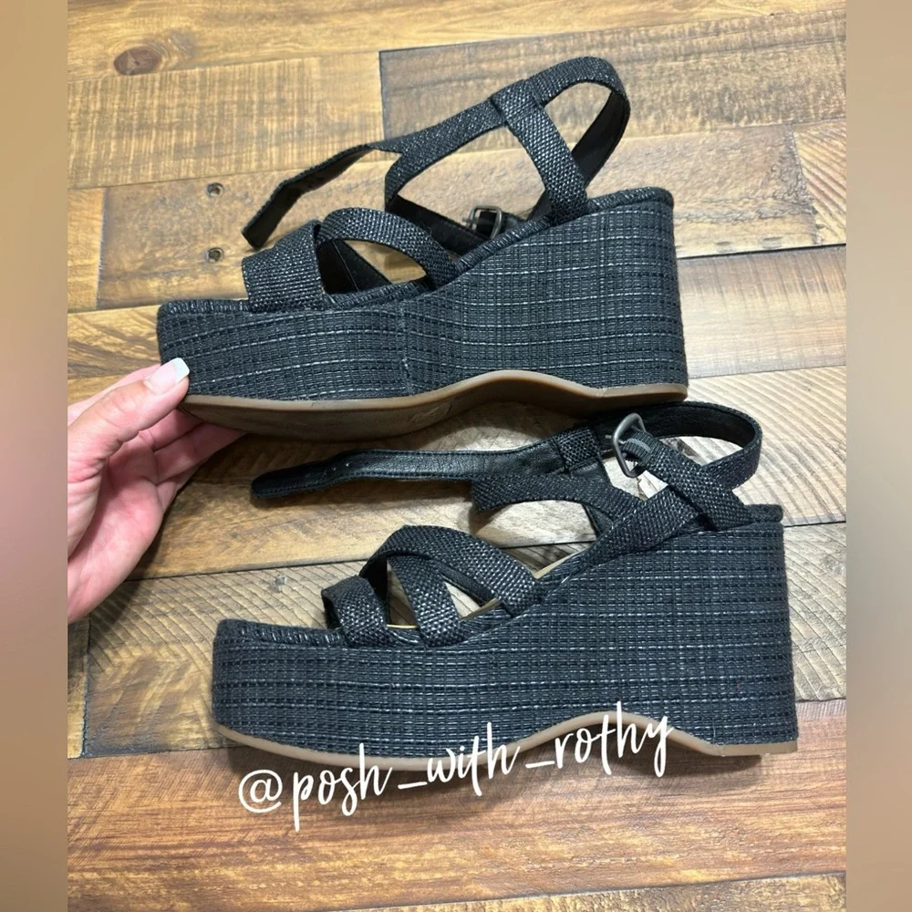 Lucky Brand Black Strappy Platform Wedge Sandal - Picture 4 of 8